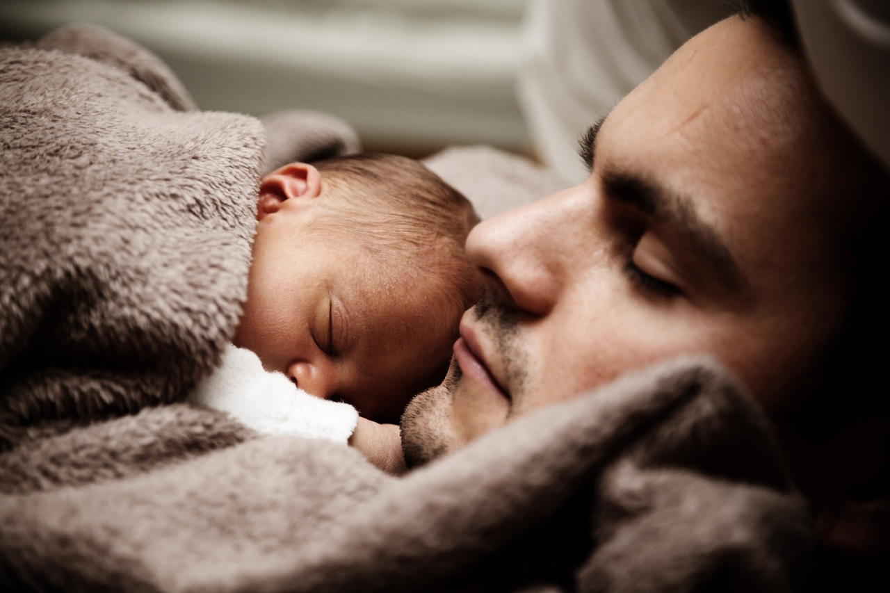 Чешский парламент одобрил декретный отпуск для отцов