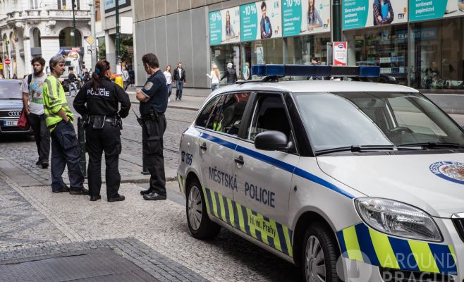 Неизвестный выстрелил в полицейского из винтовки