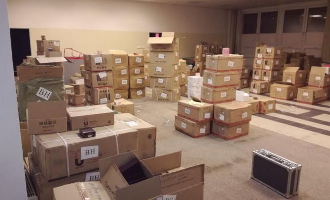 В Праге на вьетнамском рынке обнаружили поддельные духи на 90 млн крон