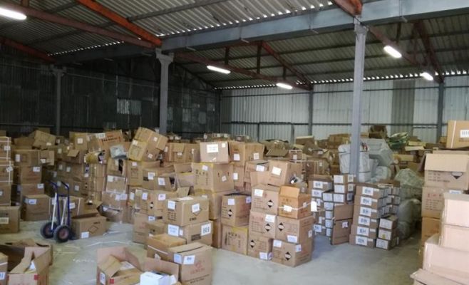 В Праге на вьетнамском рынке обнаружили поддельные духи на 90 млн крон