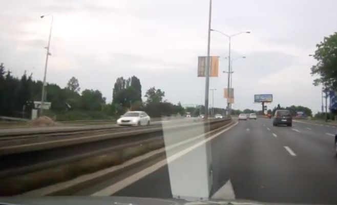 Невнимательный водитель помешал полицейским догнать нарушителя