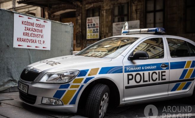 В Праге полицейское авто попало в аварию, пять человек пострадали