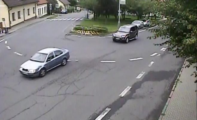 Неизвестные с молотком беспричинно напали на прохожего