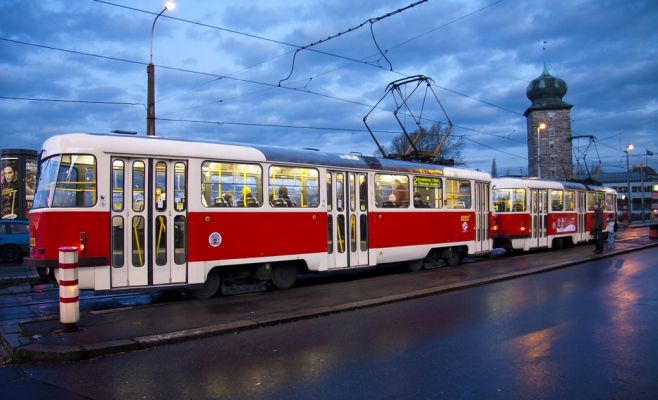 В центре Праги было остановлено движение транспорта из-за подозрительного чемодана