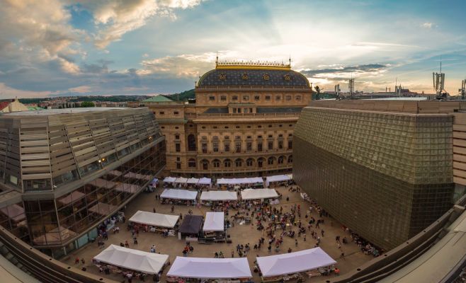 С сегодняшнего дня в Праге есть площадь Вацлава Гавела