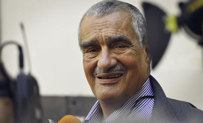 Экс-глава МИД ЧР пригласил арт-группу «Война» пожить в своем замке