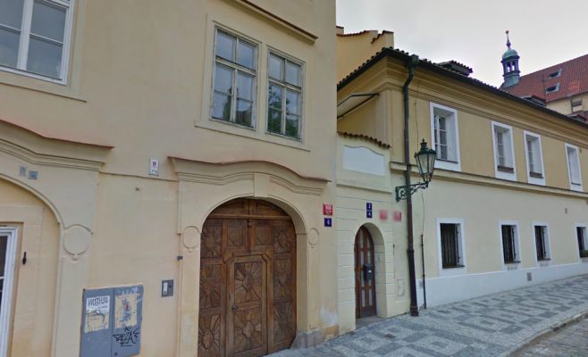 Самые узкие дом, улица и отель в Праге