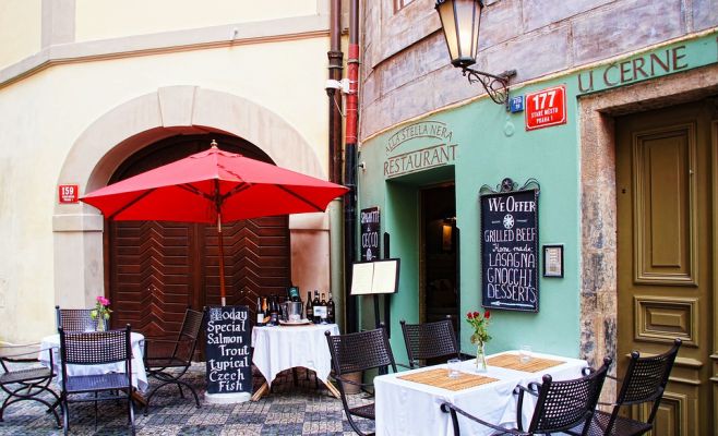 Самые узкие дом, улица и отель в Праге