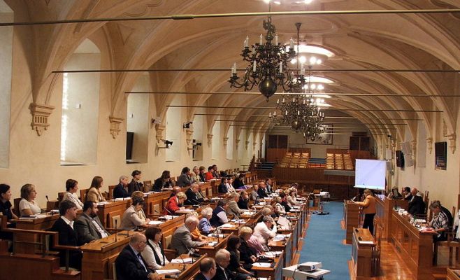 В Чехии хотят распустить сенат и обеспечить сенаторов пожизненной пенсией