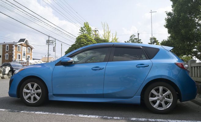 За сокрытие регистрационных номеров автомобилей на платных парковках водителям грозит штраф до 50 тысяч крон