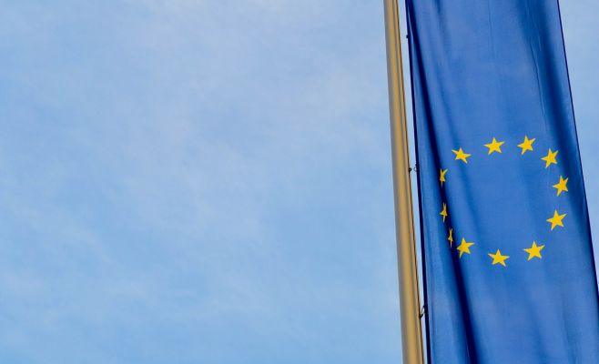 Европейская комиссия порекомендовала не снимать частичный пограничный контроль внутри Шенгенской зоны еще три месяца