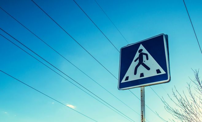 Пешеходы остановили движение транспорта