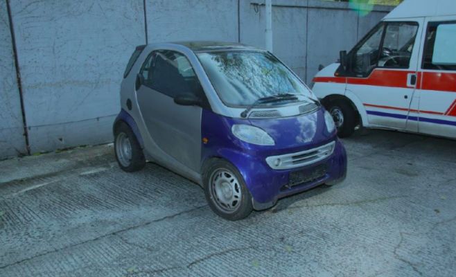 Обнаружен автомобиль преступников, обокравших бутик на Парижской улице в Праге