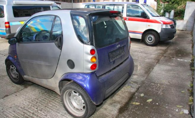 Обнаружен автомобиль преступников, обокравших бутик на Парижской улице в Праге