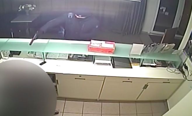 Курьезное преступление: русскоговорящий мужчина не смог ограбить отель, так как у него заклинило пистолет