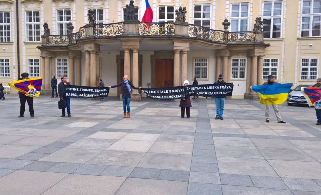 В Праге прошла демонстрация против Трампа, Путина, Земана и Бабиша