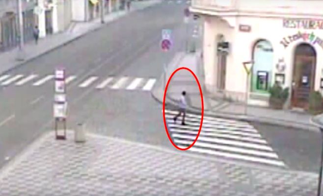 Арестован пьяный иностранец, бивший ногами по витринам магазинов в центре Праги