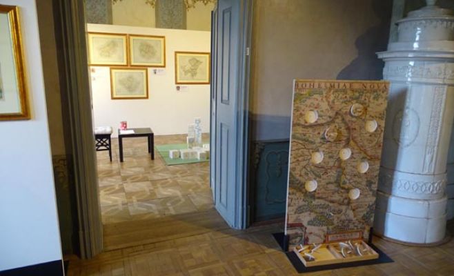 Выставка старых карт в музее почты