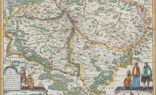 Выставка старых карт в музее почты