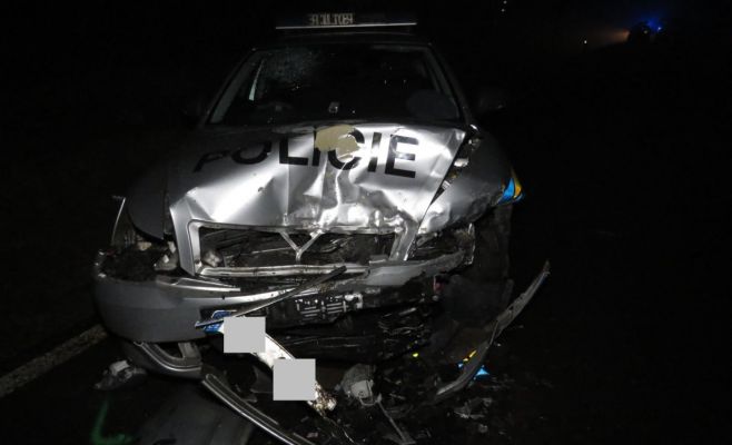 Чех умышленно врезался в полицейскую машину