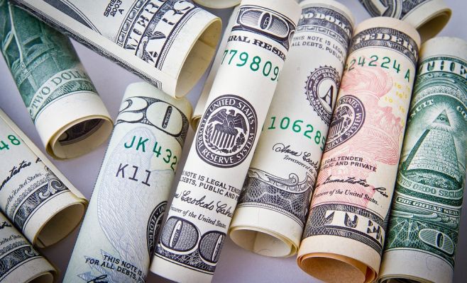 В Чехии курсы доллара и евро могут сравняться к новому году