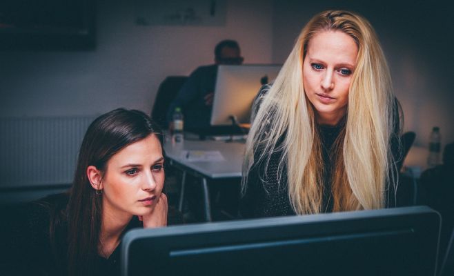 Чехия упрощает получение виз для работающих в стране иностранцев