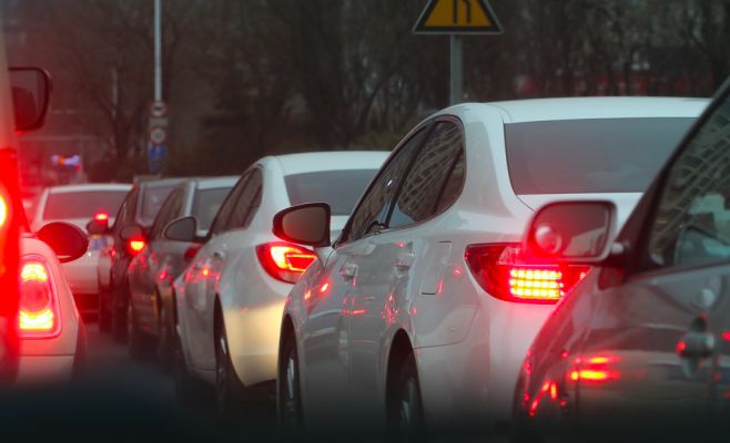 Прага стоит: второй день в столице пробки из-за прорвавшегося трубопровода