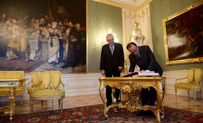 Президент Франции встретился в Праге с Земаном и Соботкой