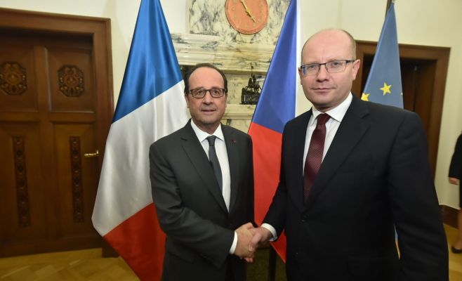 Президент Франции встретился в Праге с Земаном и Соботкой