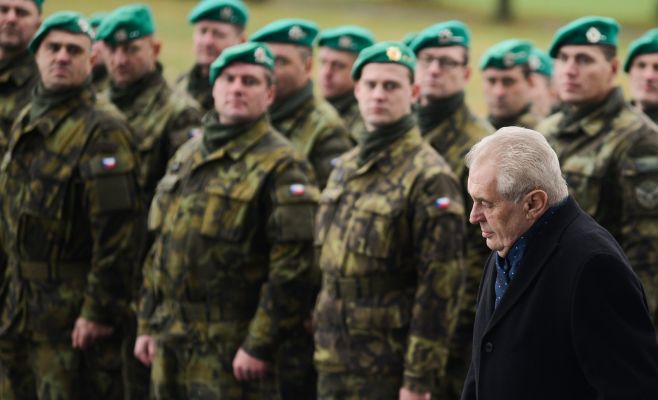 Чехи перестают верить президенту и правительству