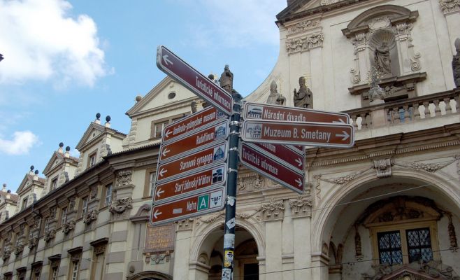В Чехии хотят ввести крупный штраф за порчу туристических указателей