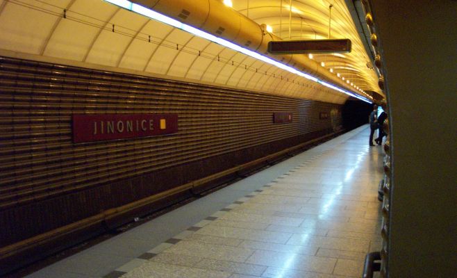 Движение метро было остановлено из-за упавшего под поезд пассажира