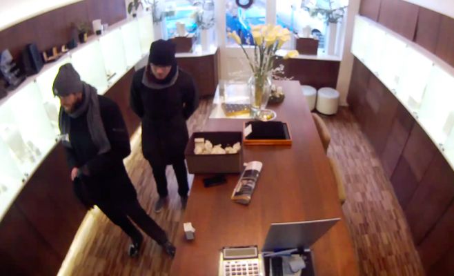 Русско- и англоговорящие преступники ограбили столичный ювелирный салон на миллионы крон