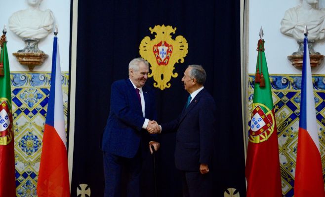 Президент Чехии заявил, что он здоров, но плохо слышит