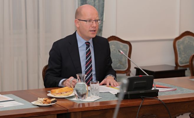 Премьер-министр подверг критике слова Бабиша о вине политики Меркель в терактах в Берлине