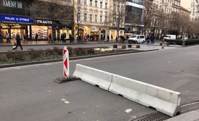 Бетонные ограждения в центре Праги защитят граждан от возможного теракта