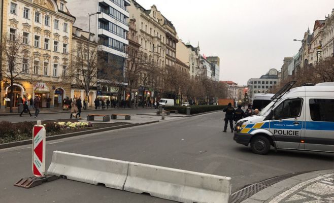 Бетонные ограждения в центре Праги защитят граждан от возможного теракта