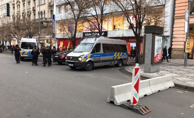 Бетонные ограждения в центре Праги защитят граждан от возможного теракта