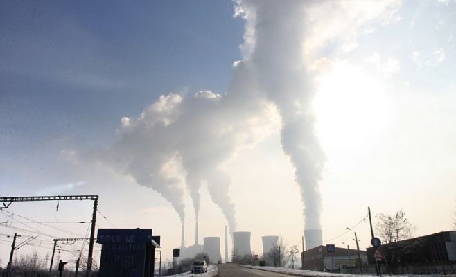 Из-за смога пражан просят остаться дома, а водителей отказаться от автомобилей