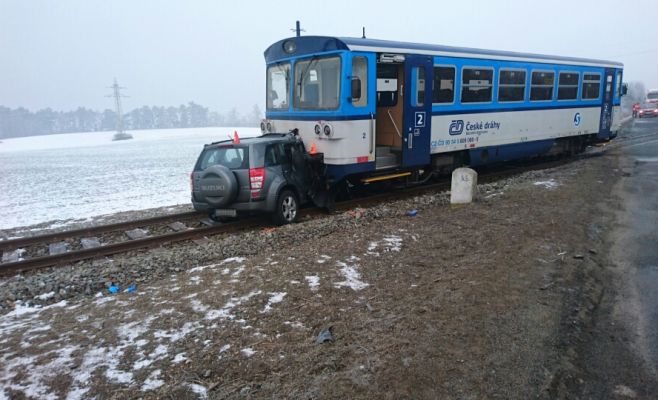 В Чехии поезд столкнулся с автомобилем
