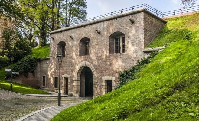 Кирпичные ворота Вышеграда