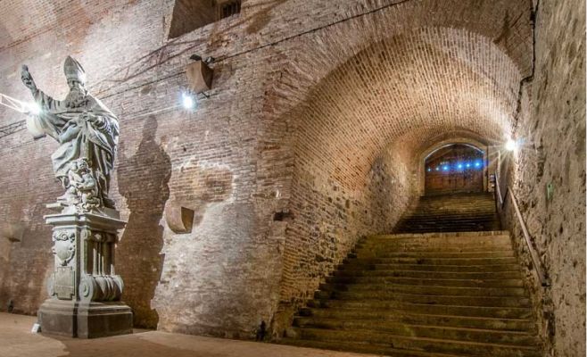 Кирпичные ворота Вышеграда