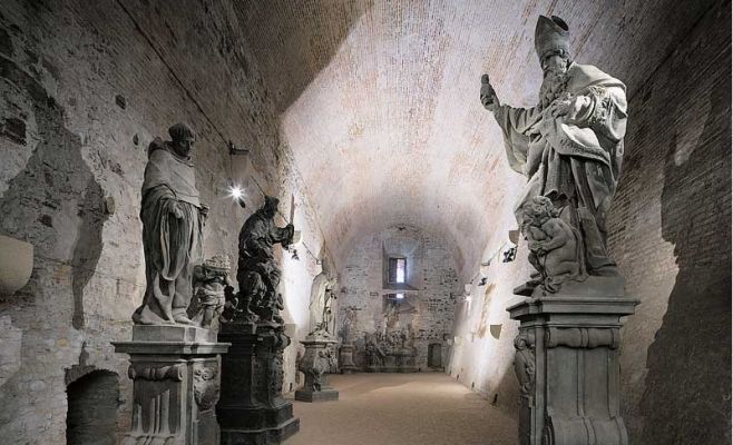 Кирпичные ворота Вышеграда