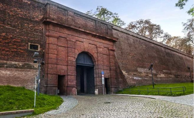 Кирпичные ворота Вышеграда