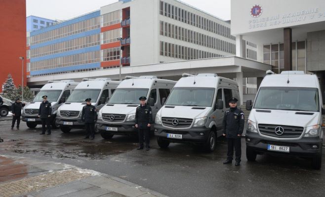 Полиция получила в распоряжение «шенгенбусы» для проверки документов у иностранцев