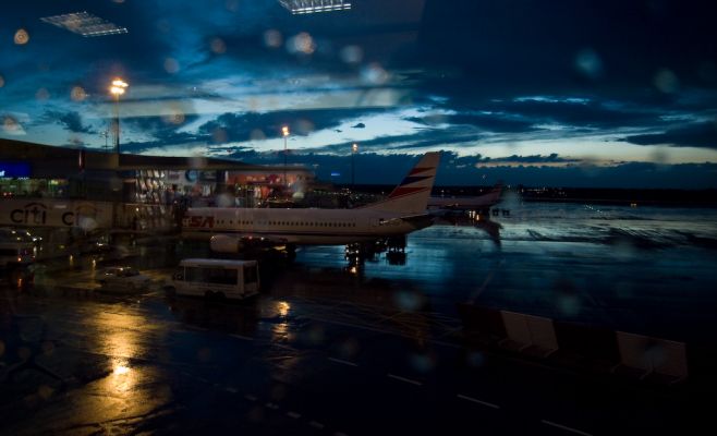 Бомбы нет: полиция не нашла взрывное устройство в пражском аэропорту