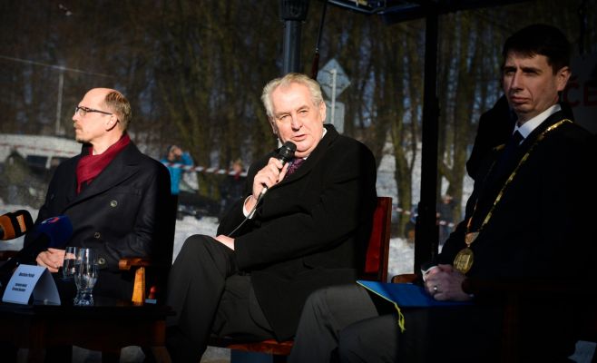 Президент Чехии поддержал активный наем рабочих из Украины, Беларуси и России