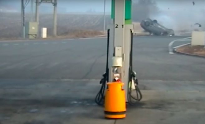 Иностранец в Чехии несколько раз перевернулся на автомобиле. Видео