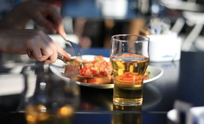 Чехи придумали трюк, как обойти EET и курить в ресторанах, несмотря на запрет