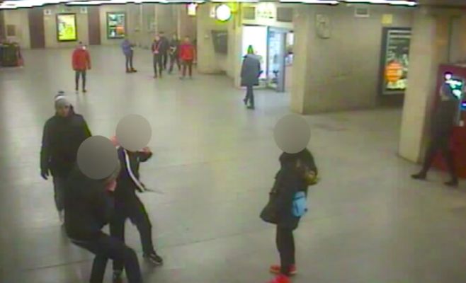 Подростки в пражском метро жестоко избили пассажира и сбили пенсионерку